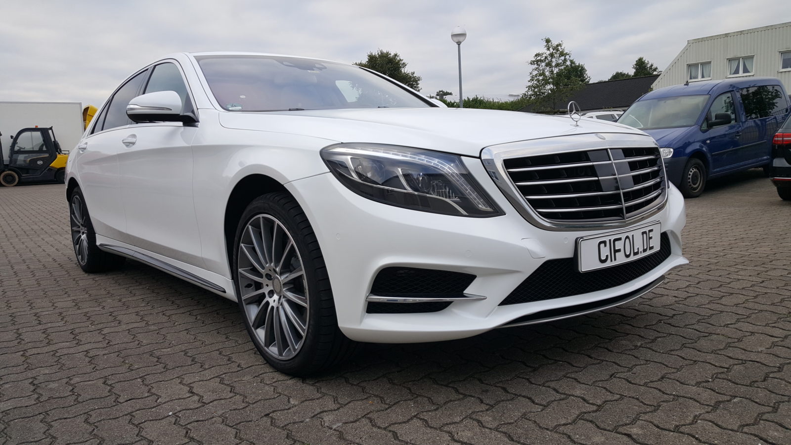 Basisfolierung einer Mercedes-Benz S-Klasse Basisfolierung einer Mercedes-Benz S-Klasse
